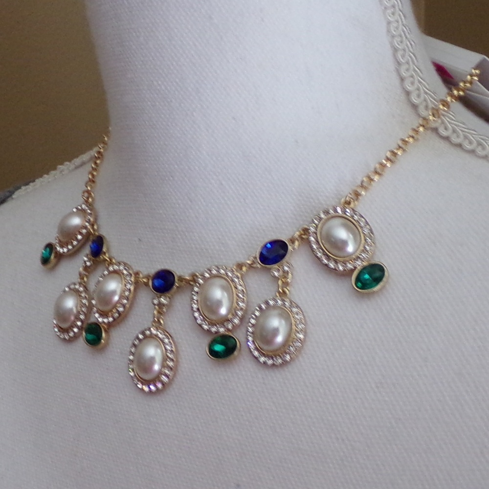 NEW! GLORIA VANDERBILT Collar Necklace